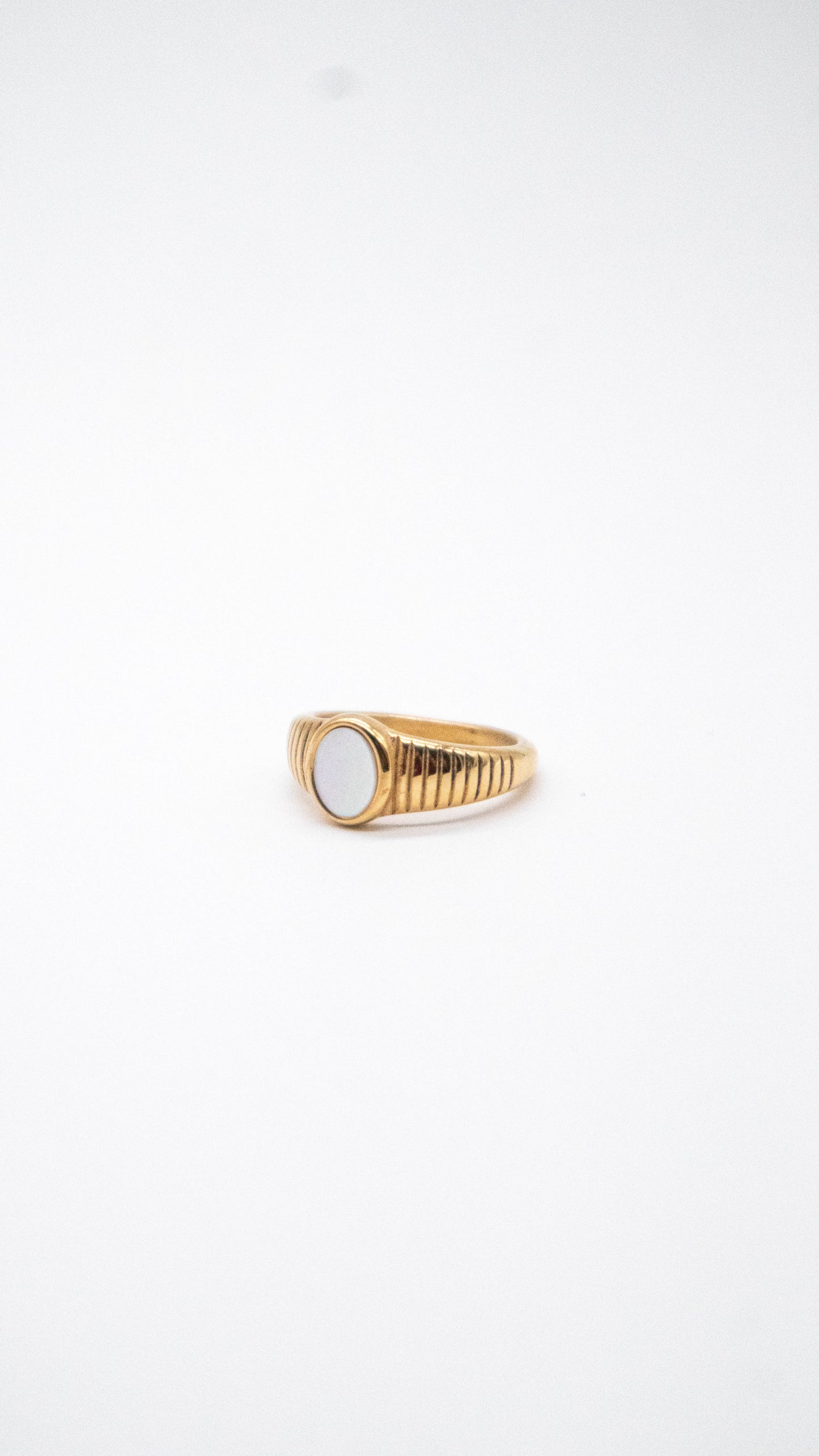 Anillo madre perla oval